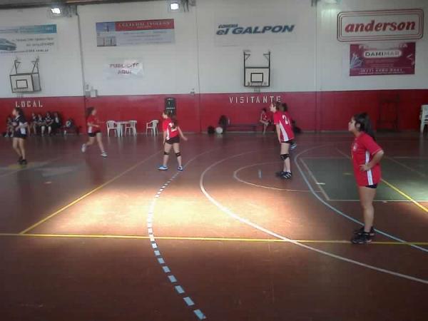LucilaEstarli's tweet photo. Y despues de una noche en #ElBosque.. se juega @Pauglisc #vamosamiga #cooperarios http://t.co/Q9Eiq136cF