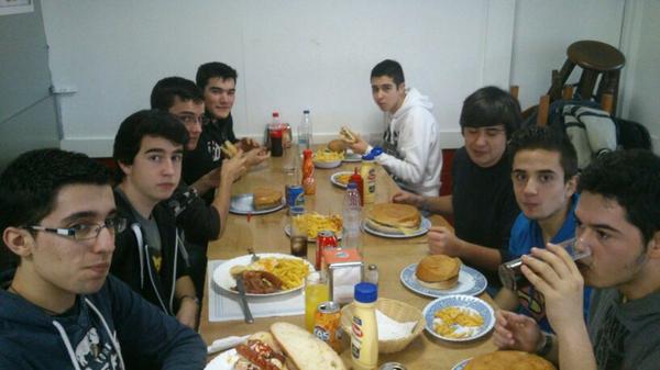 equisbocatin's tweet photo. Algunas leyendas se van, otras se quedan pero siempre estaremos todos unidos. http://t.co/KSOub0CaJv
