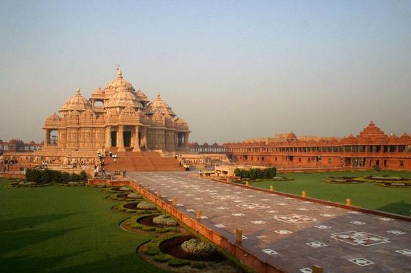 iAakash_Agarwal's tweet photo. AKSHARDHAAM 
clean, serene 
#modeltemple http://t.co/RWEcKwaXkS