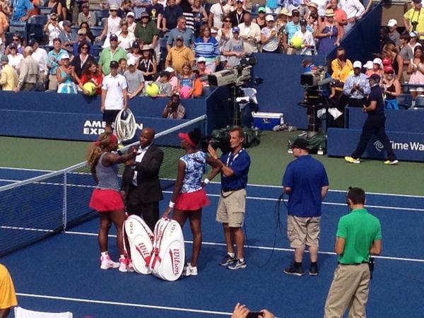 RisaLovesSports's tweet image. I've never felt more strongly that women ought to play best of five. #OneMoreSet #WilliamsSisters #USOpen #fangirling