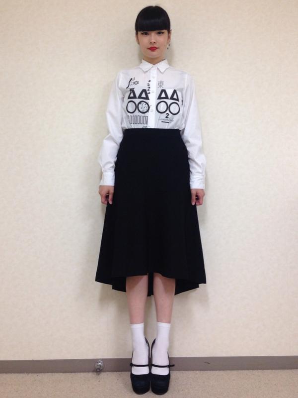秋元梢 Na Twitteru 今日のトークショーで着ていたのは シャツ れもんらいふしょっぷ 9月中旬発売開始 スカート House Commune 靴下 靴 凄い昔のtopshopです れもんらいふしょっぷの服を大人っぽく綺麗目に着てみました Http T Co 3swwicr8nz