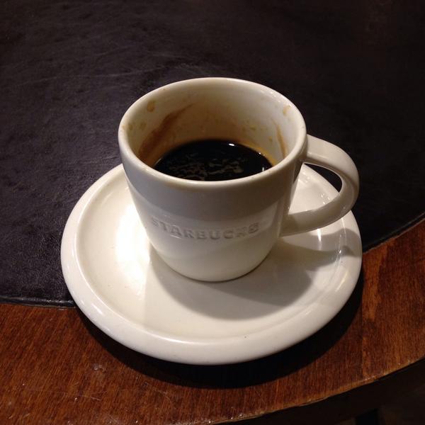 coco_yogi's tweet photo. @StarbucksUK why don't you have these cups for sale? Much more elegant than your retail offering. http://t.co/74WyLl5EiL