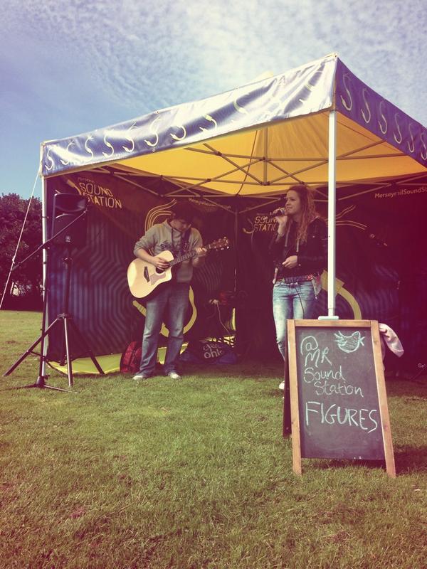 MRSoundStation's tweet photo. Thanks for coming down to play a duo performance @FiguresBandUK @rotaryfunfest http://t.co/NAfXxNJOhx