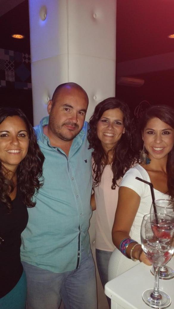 anabora85's tweet photo. En buena compañia viernes en @VintageCopas con @yolicalasan @gonzlobato @ppilotti80 @anabora85 http://t.co/oll9e5v0RV