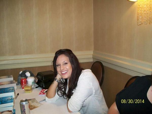 Pip_Cheerios86's tweet image. My grandma printed my email &amp;amp; got it signed by fellow Washingtonian @Tarryn__Fisher #godimsuchadork #thxgrandma