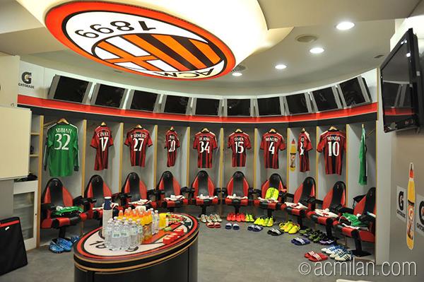 TVsæt tvilling Ruckus Twitter 上的 AC Milan："In the red&amp;black locker-room, everything is ready  for #MilanLazio! http://t.co/30hDD80GMK" / Twitter