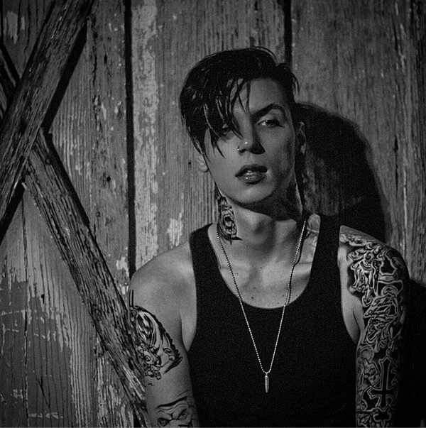 Nataly_Black_'s tweet photo. OMG! *o* Andy♥ #andybiersack #andybvb #andrewbvb #andrewbeirsack #Andy #BlackVeilBrides #BVB4 #BVBArmy #BlackVeil http://t.co/0GX9Sb1UBO