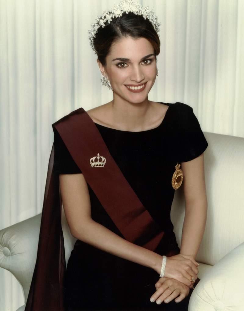 Happy Birthday Queen Rania!  Here are 15 Facts about Jordans gorgeous Queen: 