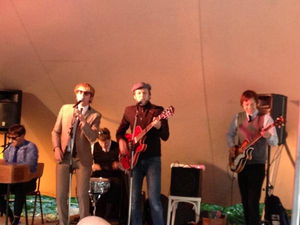 Afsluiters <a href="/thekikmusic/">The KIK</a> spelen enkel verzoekjes vandaag op #olm14