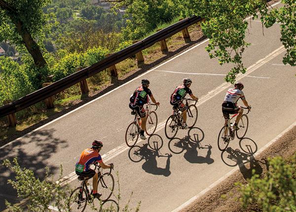 BicyclingMag's tweet image. The Denver metro area has more than 850 miles of paved paths! Check out our #bikedenver guide: oak.ctx.ly/r/1mrft