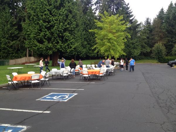 jonmcintosh_'s tweet image. The crew is getting ready for our @gcfw BBQ! #manyhandslightwork