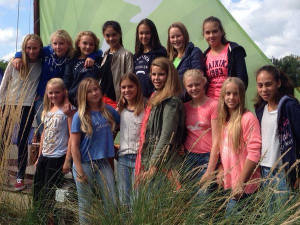 NMHC_MC1's tweet photo. Topmeiden, goede gesprekken beetje sporten, gezond en lekker eten en natuurlijk de bonte avond =een super teamweekend http://t.co/BvW8hsCdbM