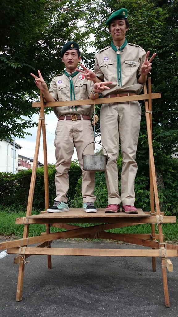 今日はPLTに顔を出してきた。
スカウト達がたち釜を建ててるのを見てたてたくなったから、同じ物を使って立てた。
たぶん、県内で人が乗れるくらい頑丈にできるスカウトって少ないんだろな。
こんぐらいできてほしんだけどな。