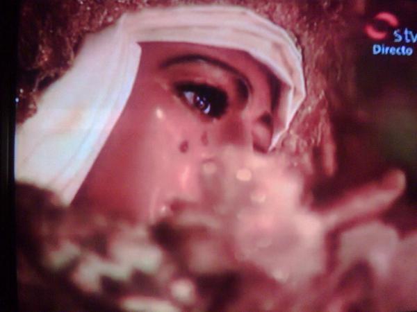 Esperanz_Triana's tweet photo. Esa mirada que traspasa corazones en la madrugada santa... Buenas tardes a todos. http://t.co/mfqTccInla