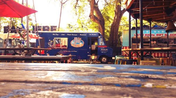 Check us out <a href="/texastruckyard/">Truck Yard</a> w/ @EasySliderTruck  &amp; <a href="/PompeiiDFW/">PompeiiDFW</a> today!