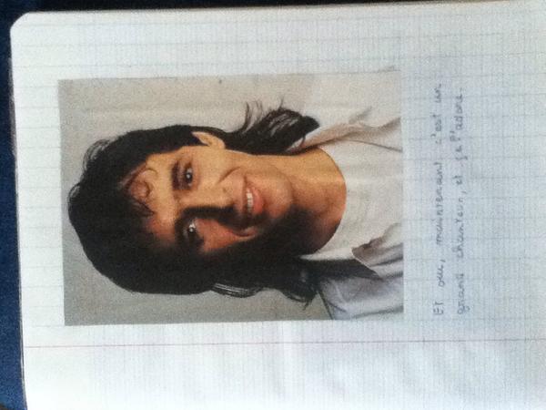 carasweaters's tweet photo. MDRRRRRRRRRRRRRRRRRRR REGARDEZ MA MÈRE A AUSSI EU SA PÉRIODE DE FANGIRL http://t.co/fefqMVsne8