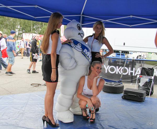 ColorCarPL's tweet image. He is always smiling when with Yokohama girls! @michelin_sport @MichelinTyres @YokohamaTC #BarumRally #FIAERC #rally