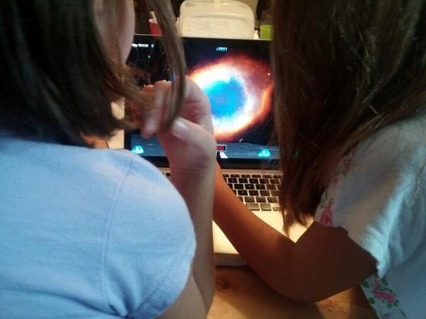 Jarett_JK's tweet image. The girls playing #TuxMath in @edubuntuproject I'll set it up to teach then #python tonight #STEM