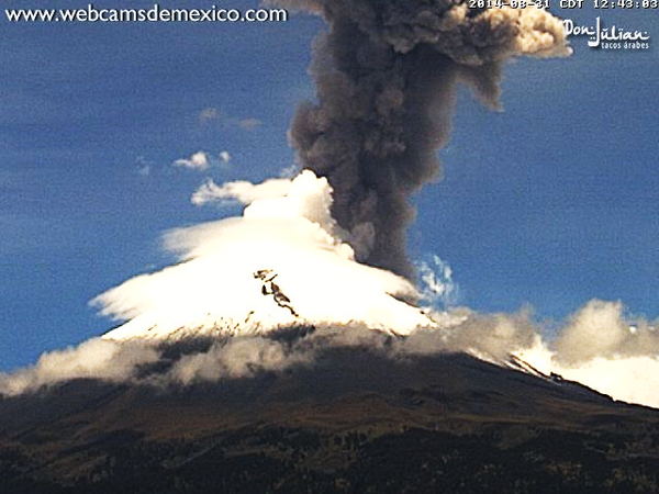 ¡Impresionante! Explosión del #Popocatépetl a las 12:40 hrs de hoy. Vista San Nicolás de los Ranchos #Puebla: