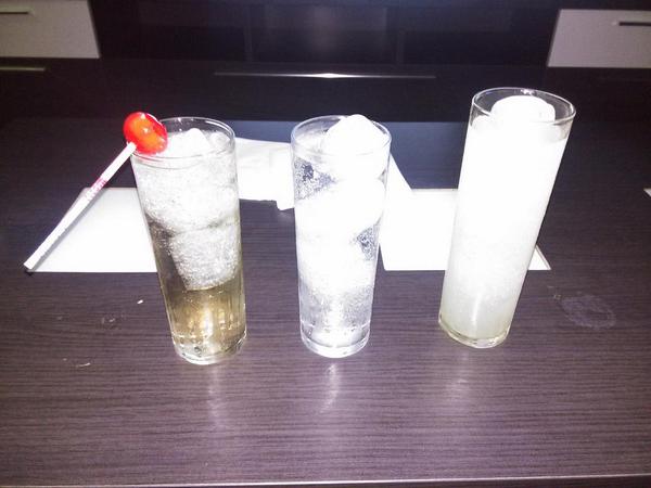 cepomagdalena's tweet photo. Echando de menos a @_martabazan y @rosamorente80..A vuestra salud chicas muakkss http://t.co/EPtLKWrmeu