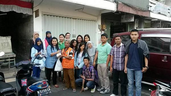 infoUB's tweet photo. Kereen :) RT @P17LEMUKUTAN: Ini bukti kegiatan kita di pioneer 17. Baksos berfoto masyarakat sekitar:) FEB UB   http://t.co/wG9XZ50Sti