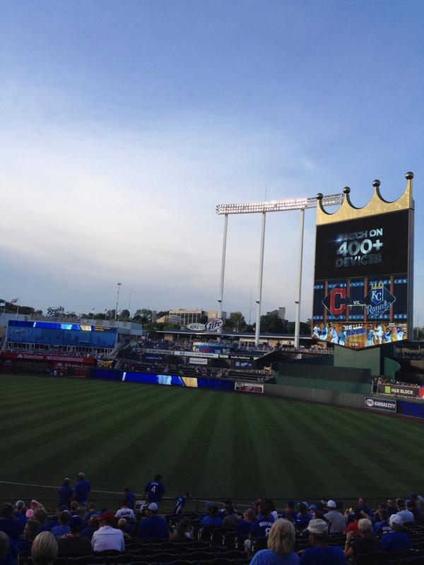 KcChiefsFan999's tweet photo. Let's go #Royals #KUNight http://t.co/Va9g3ND72y