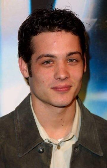I wanna wish a happy 36th birthday 2 Mike Erwin I hope he has a great day with his family & friends 