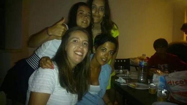 laxaty26's tweet photo. Buena gente...nos vemos el Verano k viene!! ati prima antes jajajajaja @MeeryNavarro :) http://t.co/GEGgMJKm6o