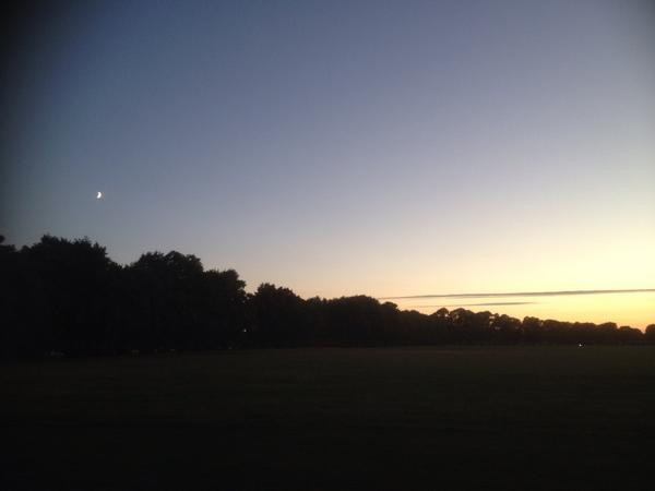 JoinedUpThinkng's tweet photo. Back in beautiful Charlton. Sunsets are not the same as oceans &amp; boats in Portoheli but lovely nevertheless! http://t.co/TZerUfJtex