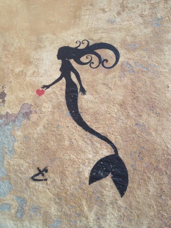 empiezaporS's tweet photo. sigue a la sirena ... http://t.co/nDfJF77Jvw