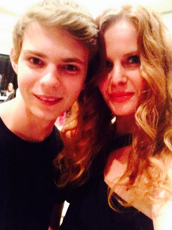 bexmader's tweet photo. I heart Pan. Hard. @RobbieKay_ 💚 http://t.co/Ur3Mzm8BOd