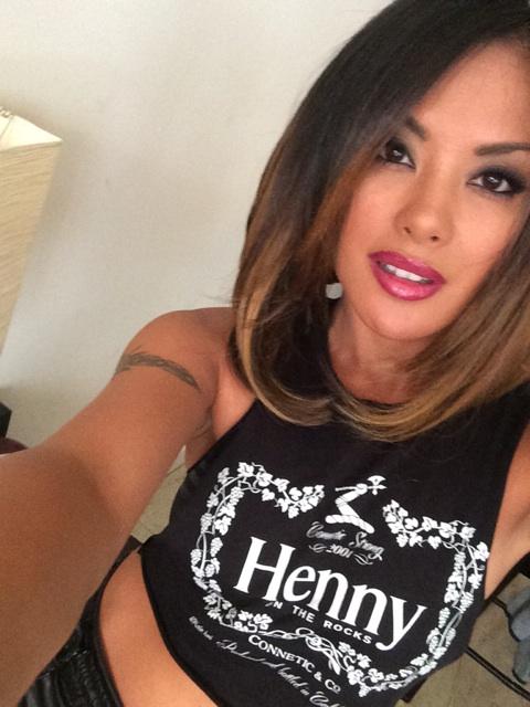 Oh hay👋 #sundayfundayselfie #hennyontherocks #ifuxwithHenny http://t.co/RaxpOrDlaW<a href="/tag/sundayfundayselfie"class="tags">#sundayfundayselfie</a><a href="/tag/hennyontherocks"class="tags">#hennyontherocks</a><a href="/tag/ifuxwithhenny"class="tags">#ifuxwithHenny</a>
