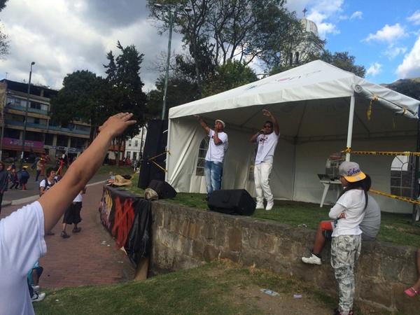 Donka_At's tweet photo. En las Cruces #SeguridadHumana HipHop para la vida, barrio pa todxs @nazarisound @petrogustavo @Patrimoniobta #Plan75 http://t.co/7k2cn8xZUF