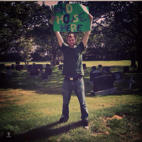 _talkingtrees's tweet image. #nohousehere Tristan Barnes from #halifax reminding us we do not build on cemeteries! Visit #graceislet for more info