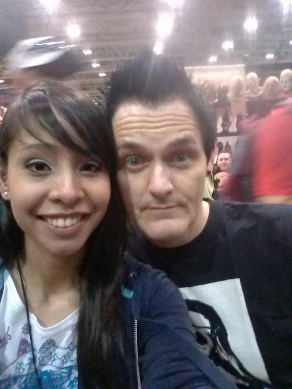 LesleyMaeHam's tweet photo. @ClarkStalking @malfuncsean Happy to run into Sean yesterday at Fanexpo so cool! :) http://t.co/xJyQr793nN