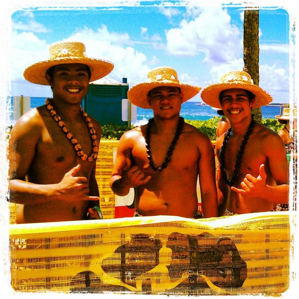 KauaiCoffeeCo's tweet photo. Mahalo to all the volunteers @KauaiMarathon #tkm2014 #marathon http://t.co/wD2qBimlfC