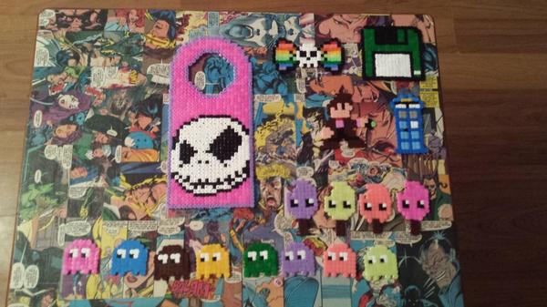 PixelsCustom's tweet image. Little designs :) #pixelart #pixels #hamabeads # lollypop #DrWho #Pacman #jack #rainbow