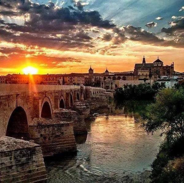 _Paisajes_'s tweet photo. Los atardeceres son más bonitos si se viven en Córdoba. http://t.co/Ra4BUzrVxS
