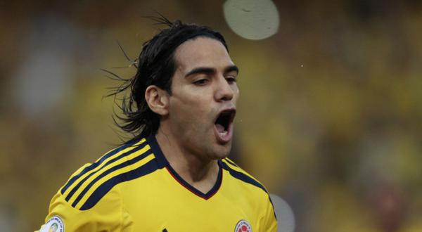 telefoot_TF1's tweet photo. Radamel @FALCAO a-t-il menti sur son âge ? La presse anglaise affirme qu'il est + vieux ! ►  http://t.co/n4vG3UwVql http://t.co/vY3Extq9vN