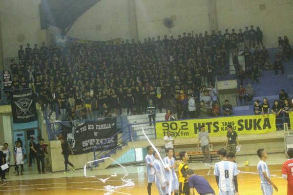 Kami ini <a href="/STICK13smg/">STICK MANIA</a> kami slalu dukung <a href="/SMAN13Semarang/">SMA 13 SEMARANG</a> dimana kau berada disitu kami ada karna kami <a href="/STICK13smg/">STICK MANIA</a> #ole