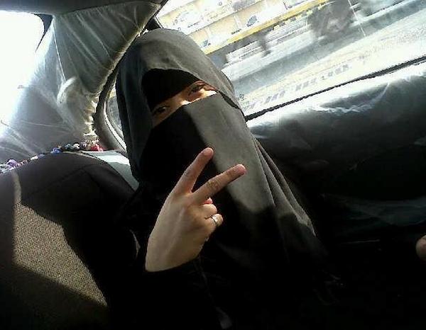 الحُب في قلوبنا مو بكثر الحكي ~o) '