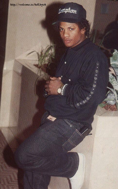 Cant end the night without sayin happy birthday to my all time favorite rapper&influencer eazy-e 