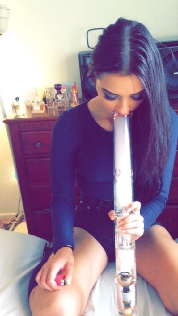 drocanna's tweet photo. Bong between her legs http://t.co/Cit38NeCmq