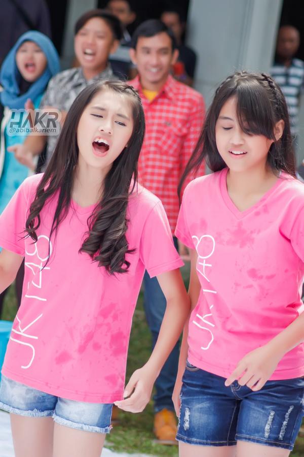 abibalkariem's tweet photo. @S_SiscaJKT48 @C_MileniaJKT48 [DahsyatGen3] || @Mileniaction @MileniactionOFC @Siscaramel @Siscanation_INA http://t.co/7yVepy3Eao