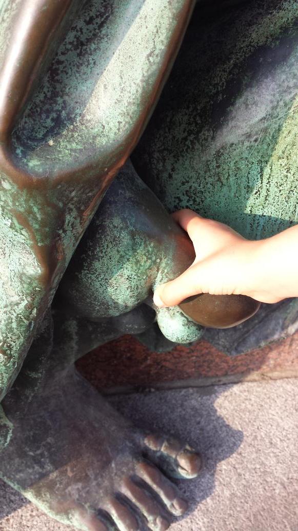 layadings's tweet image. Das Wochenende rieselte durch meine Hände, bis es wie Sand entschwand.