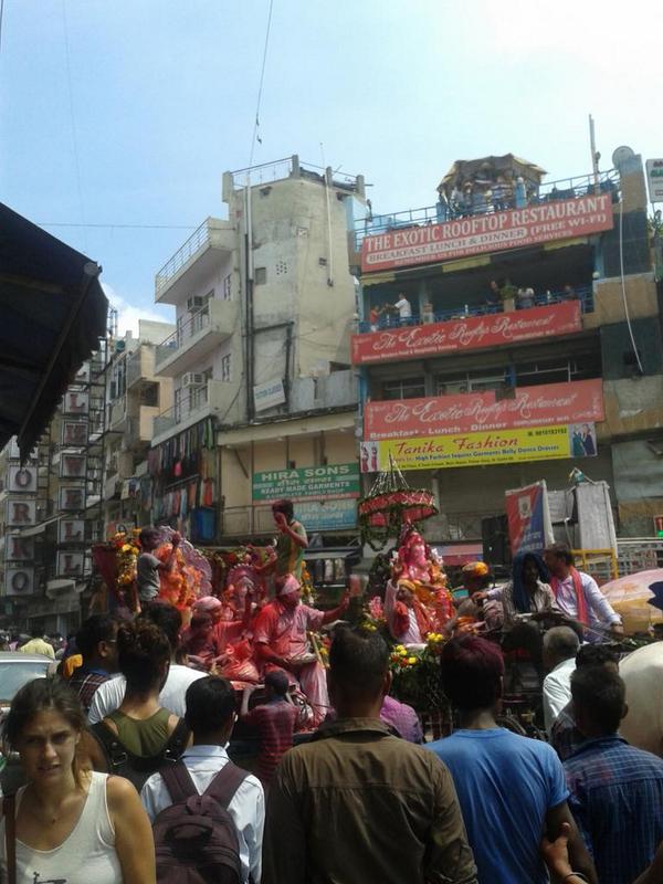 gate7yoga's tweet photo. Happy Ganesha chathuri! Huge party, street procession &amp; colours here in main bazaar!  OM! #ganesh #delhi #mainbazaar http://t.co/kOAOXIbHAu