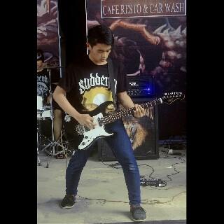 Cakep kn gitaris CAD :D