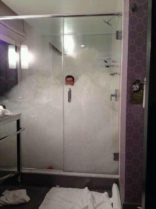 SpeakComedy's tweet photo. goals in life 🙌🛀💦💧 http://t.co/7mg8k4aira