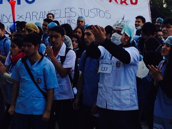 coonshu's tweet photo. Que paren las injusticias y que nos den lo que merecemos !!! #OdontoUnabEnParo http://t.co/F6NEFzP0sy