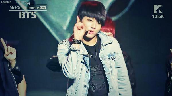 hanhayaa's tweet photo. Hello September!! It's a good day. And Happy birthday to you my golden maknae~ #BTSKookieDay | Keep your cutie! http://t.co/4DwyvLMlW5